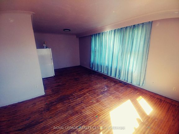 3rd image of 1534 Cawthra Rd