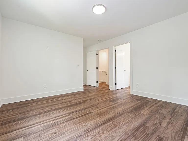 711 Gerard St #A — Photo 16