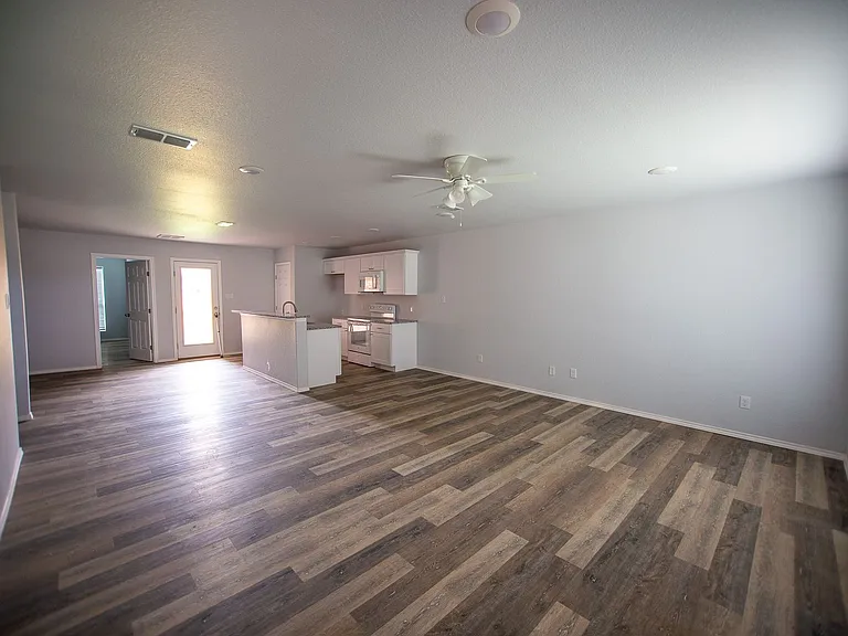 1014 Helena Ave — Photo 6