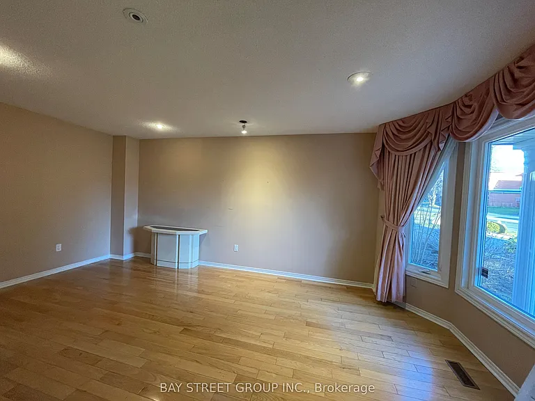 36 Tomlinson Cir — Photo 9