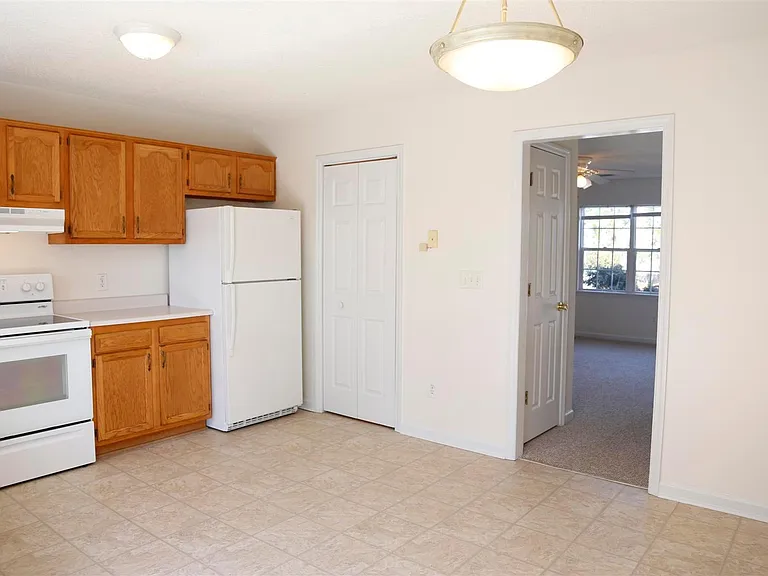 121 W Ivybridge Dr — Photo 14