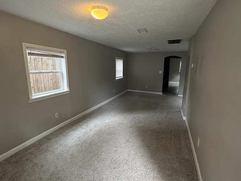 605 Harry St — Photo 4