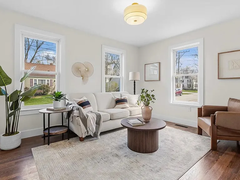 5 Niles St #5 — Photo 1