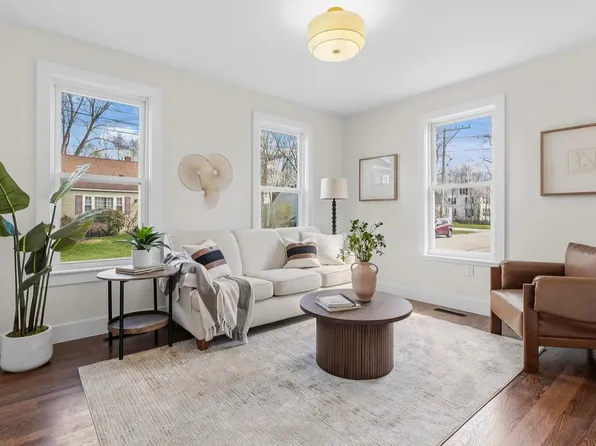 5 Niles St #5, Dover, NH 03820