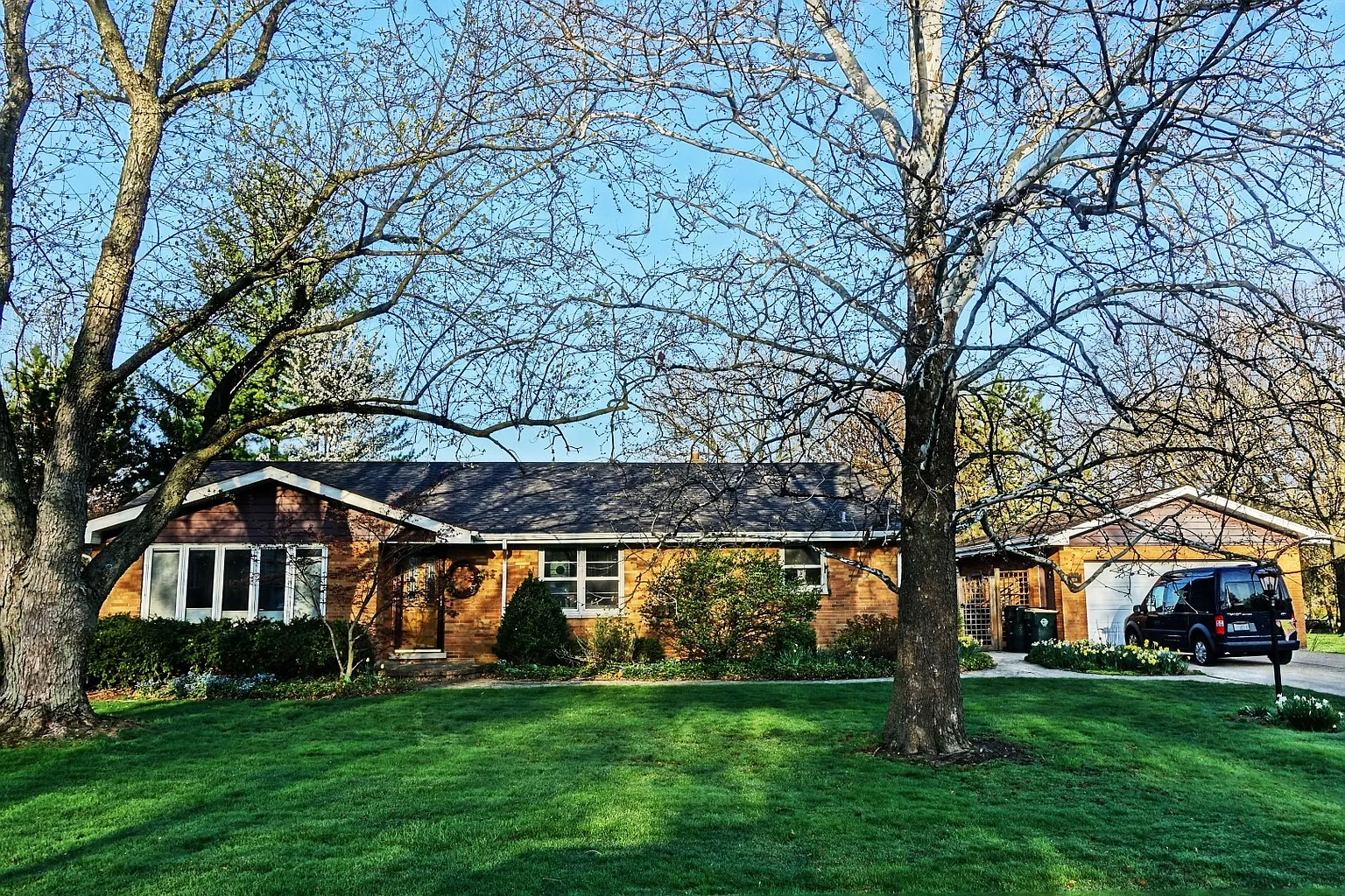 8218 Independence Dr photo 1