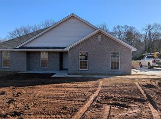 1996 Alpine Dr, Deatsville, AL 36022