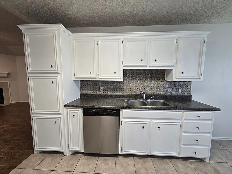 401 Justice Ave — Photo 6