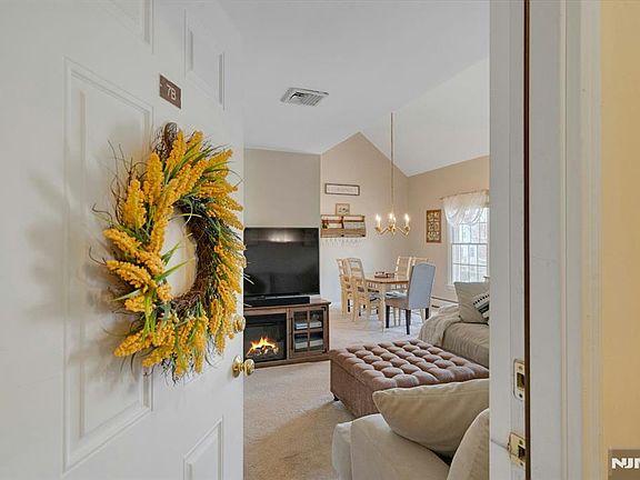 3rd image of 7 S Maple Ave #7B