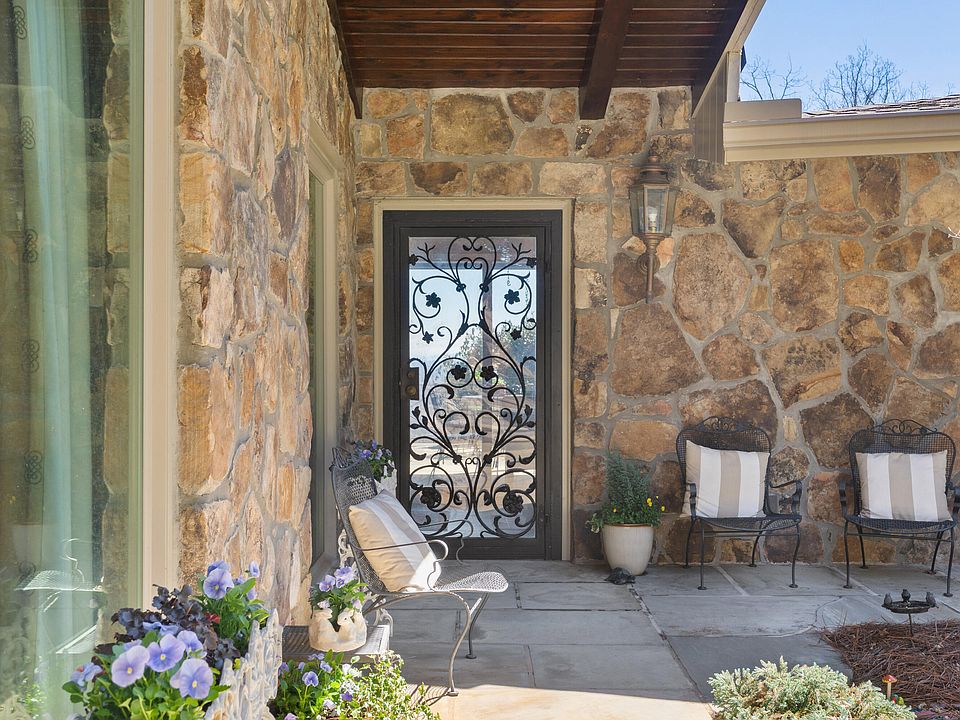 31st image of 1001 Fleetwood Dr