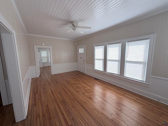 3rd image of 705 Evergreen St
