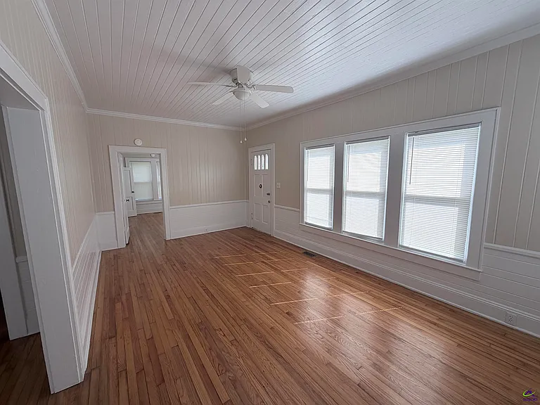 705 Evergreen St — Photo 3
