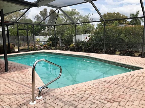 2nd image of 3968 Villmoor Ln
