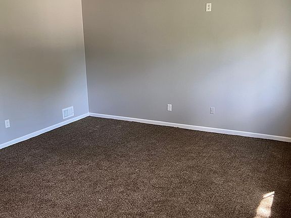 4th image of 98 Blaine Ave