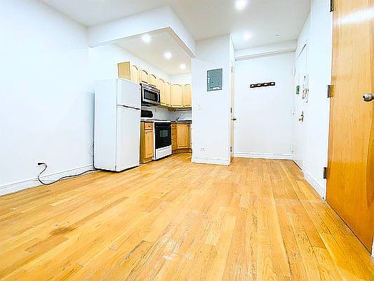 4th image of 234 E 3rd St #6D