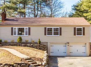 18 Ichabod Rd, Simsbury, CT 06070