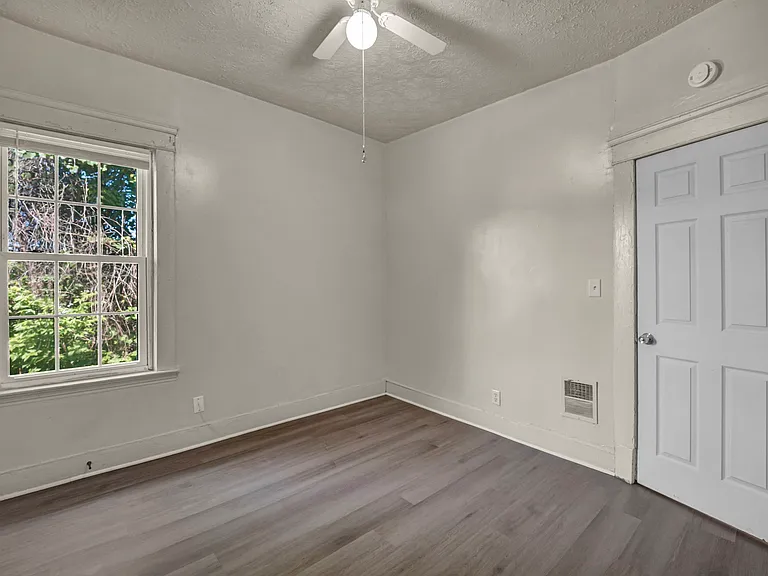 10515 Greenlawn Ave #2 — Photo 16