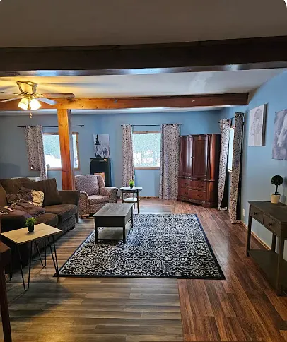 4 bed, 1.5 bath, 2700 sqft, $1,800 — Photo 1