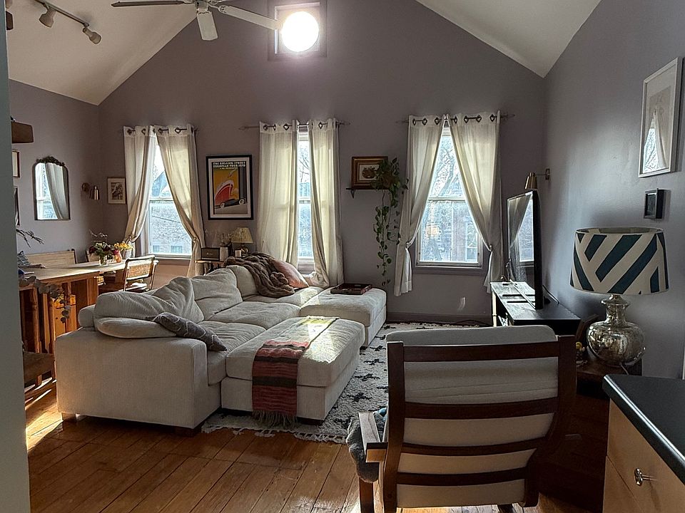 Large living room with vaulted ceilings