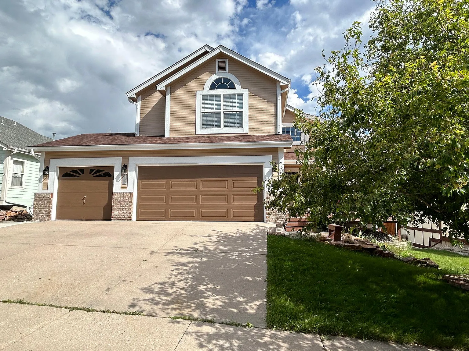 3 bed, 2.5 bath, 3000 sqft, $5,000 — Photo 2