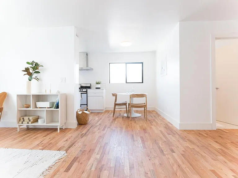 252 S Avenue 18 #2 — Photo 2