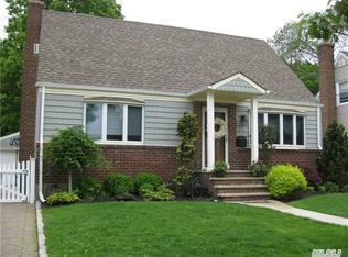 61 Northridge Ave, Merrick, NY 11566
