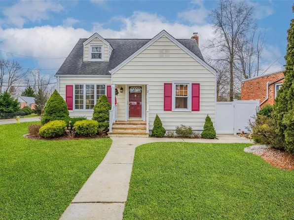 2 Meadow Road, Kings Park, NY 11754