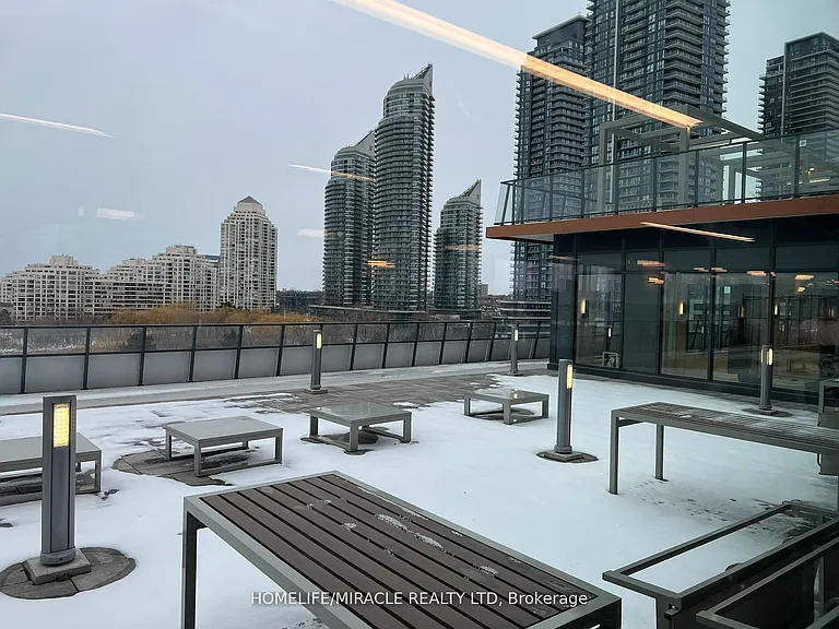 30 Shore Breeze Dr #LPH01A — Photo 38