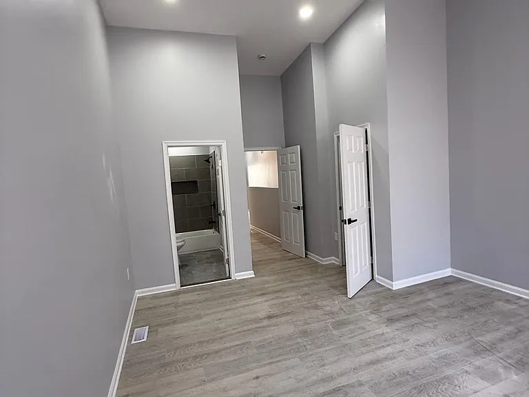 1806 N Mount St — Photo 20
