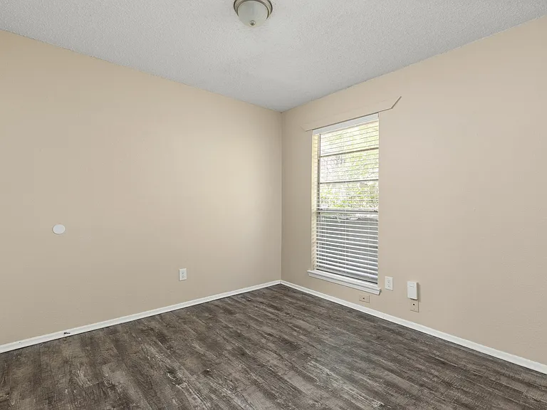 2413 La Casa Dr #B — Photo 16
