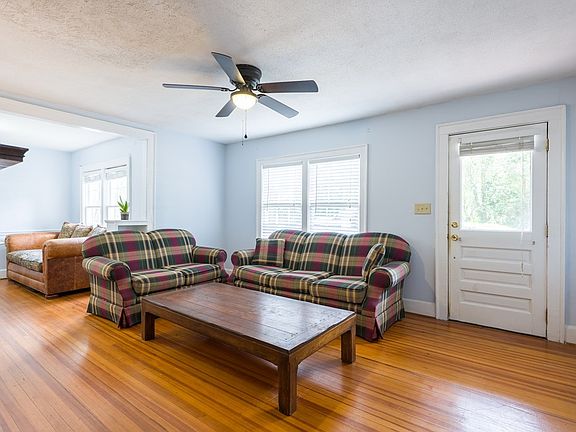 4th image of 502 W Alden Ave