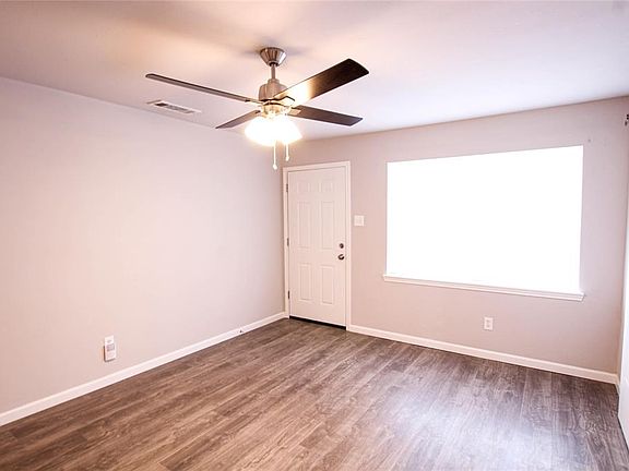 3rd image of 7916 Silverdale Dr