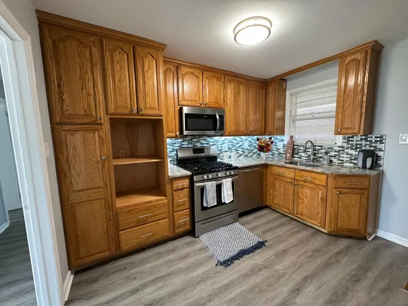 64 N Lunenburg Dr, New Castle, DE 19720