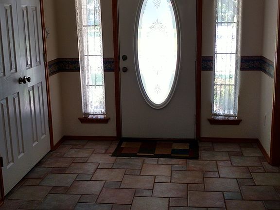 4th image of 301 Saint Andrews Ct