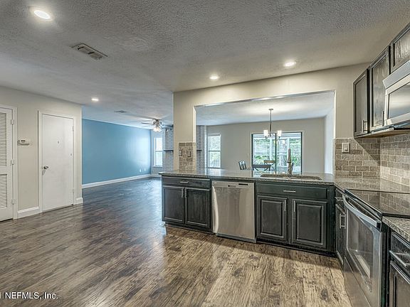 3rd image of 3916 Stillwood Dr