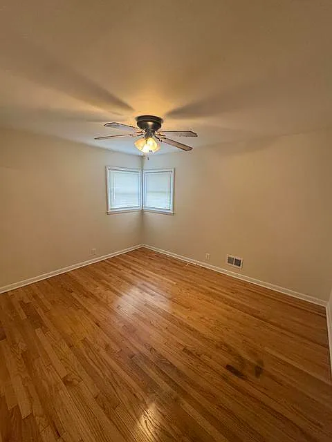 3 bed, 1.5 bath, 1200 sqft, $1,800 — Photo 3