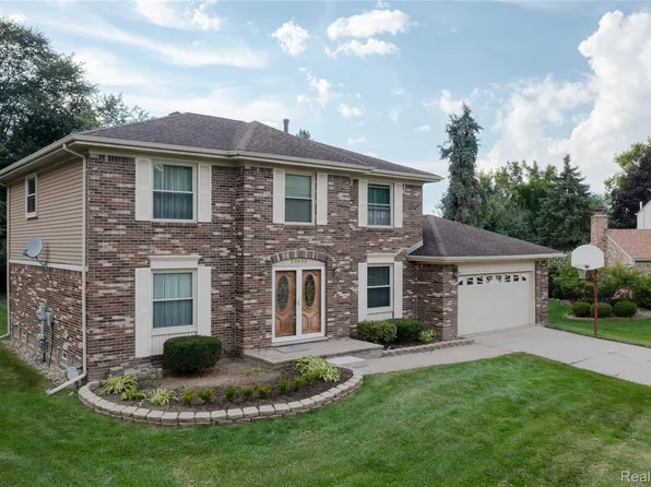 23925 Hickory Grove Ct, Novi, MI 48375