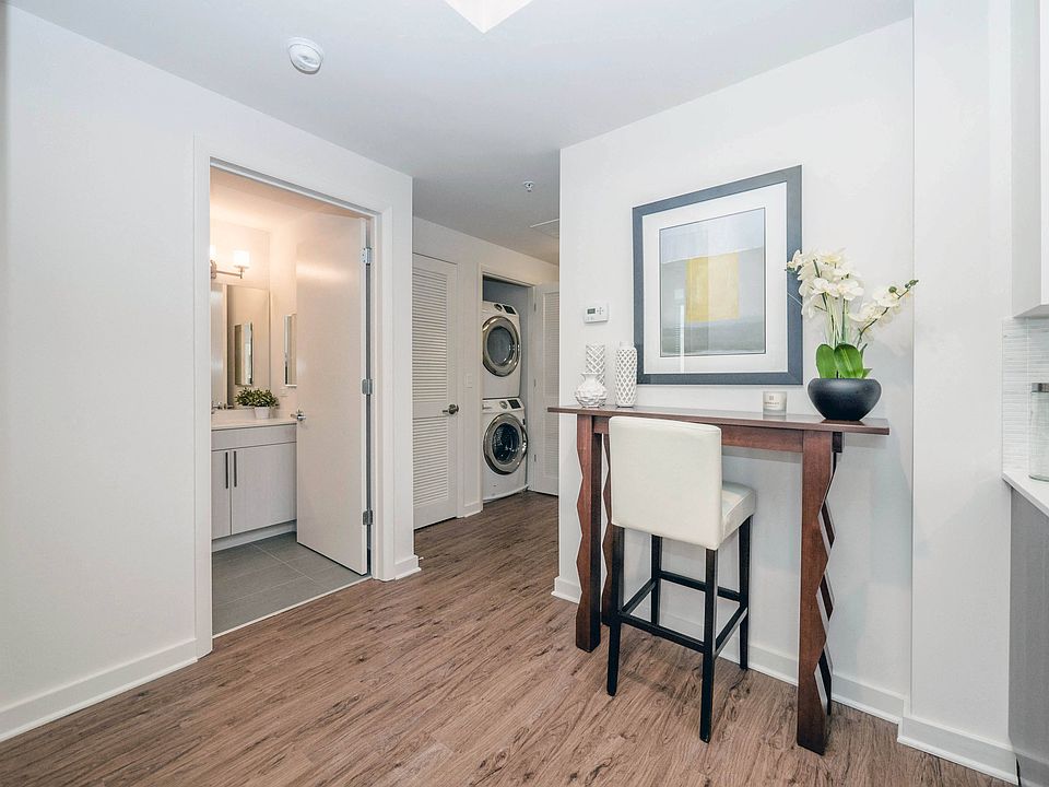Apartments with Washer/Dryer in River North