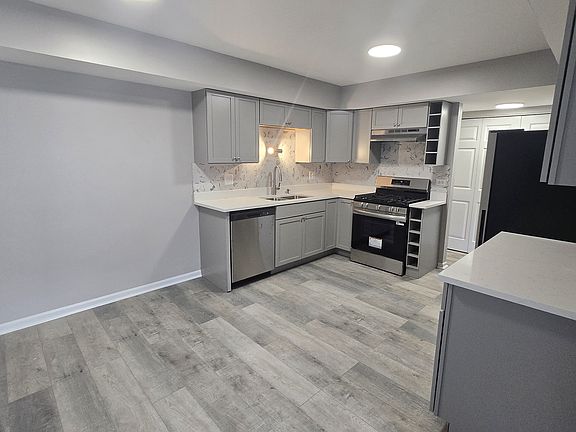 5th image of 1688 Queensbury Cir