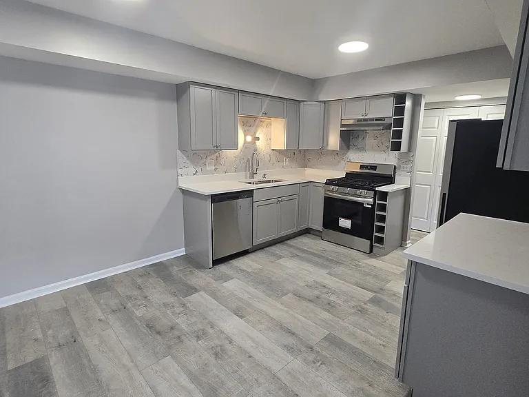 1688 Queensbury Cir — Photo 5