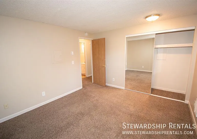 1355 Liberty St N #E — Photo 7
