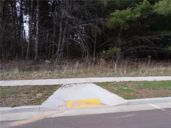 1656 Red Pine Court, Eau Claire, WI 54701