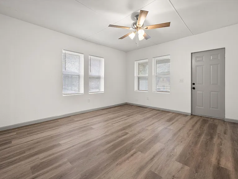 2207 Prairie Ave — Photo 20