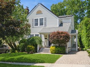 71 Bar Beach Road, Port Washington, NY 11050