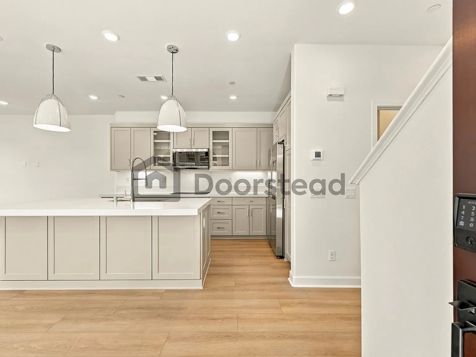 3 bed, 2.5 bath, 1915 sqft, $4,499 — Photo 4