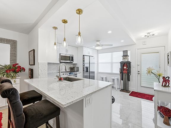 3rd image of 2403 Antigua Circle #M1
