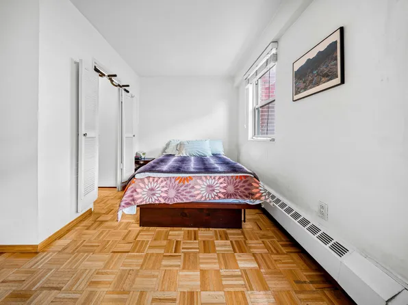 52-30 39th Drive image 8 of 16