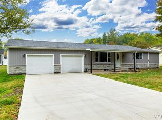 1220 W Henry St, Staunton, IL 62088