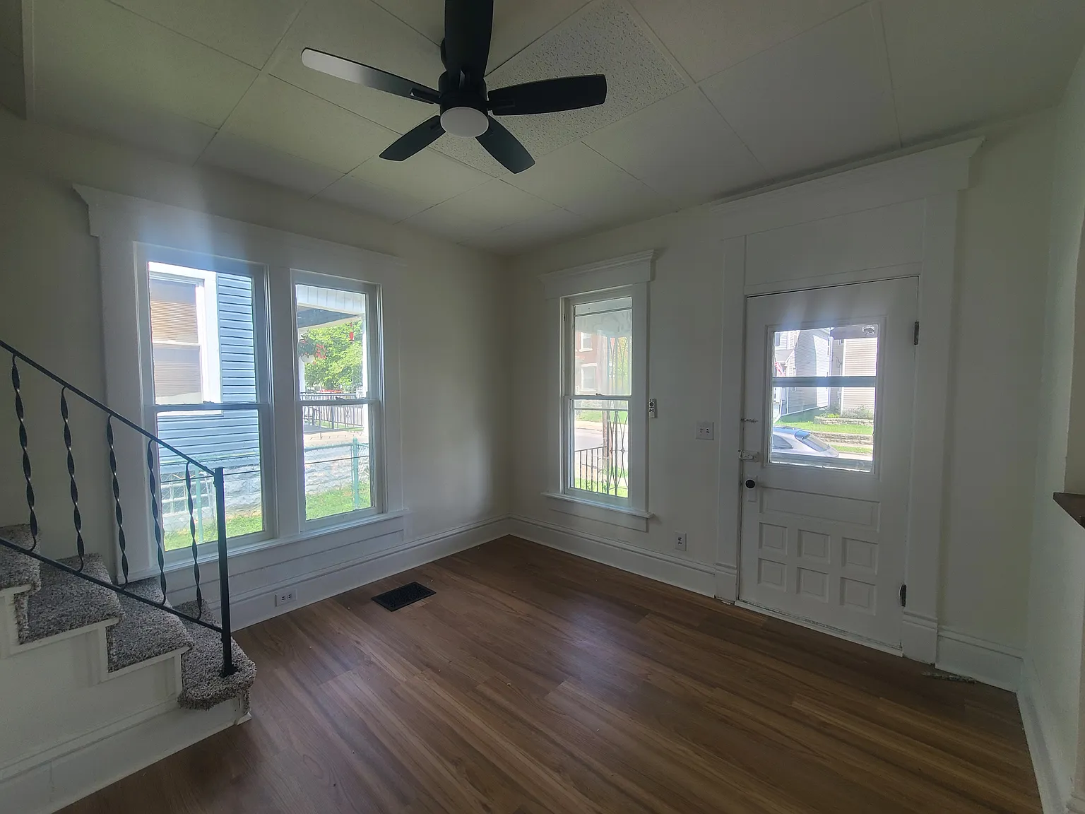 3 bed, 874 sqft, $1,800 — Photo 3