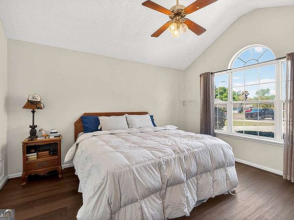 3rd image of 136 Timber Ridge Dr