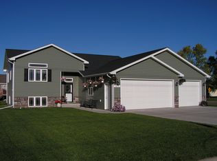 1813 7th Ave NE, Jamestown, ND 58401